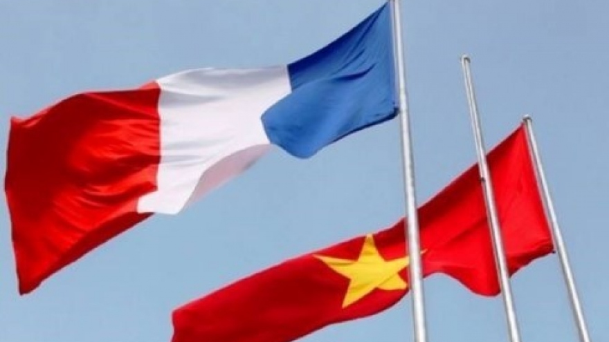 Leaders send congratulatory letters on 50th anniversary of Vietnam-France diplomacy